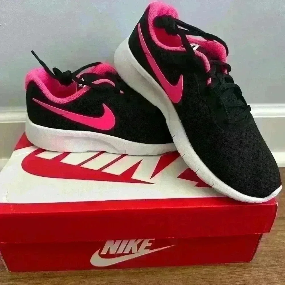 Kids Nike Tanjun size 5Y